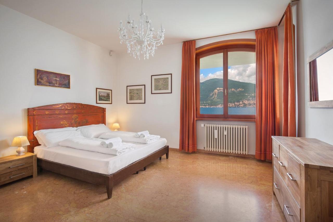 Villa Francesca-Grande Appartamento In Riva Al Lago Brenzone sul Garda Luaran gambar