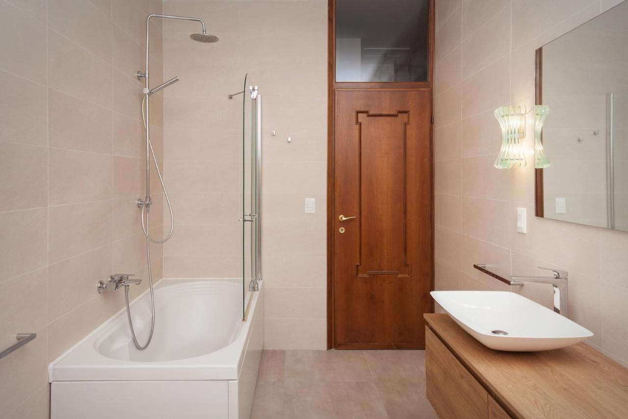 Villa Francesca-Grande Appartamento In Riva Al Lago Brenzone sul Garda Luaran gambar