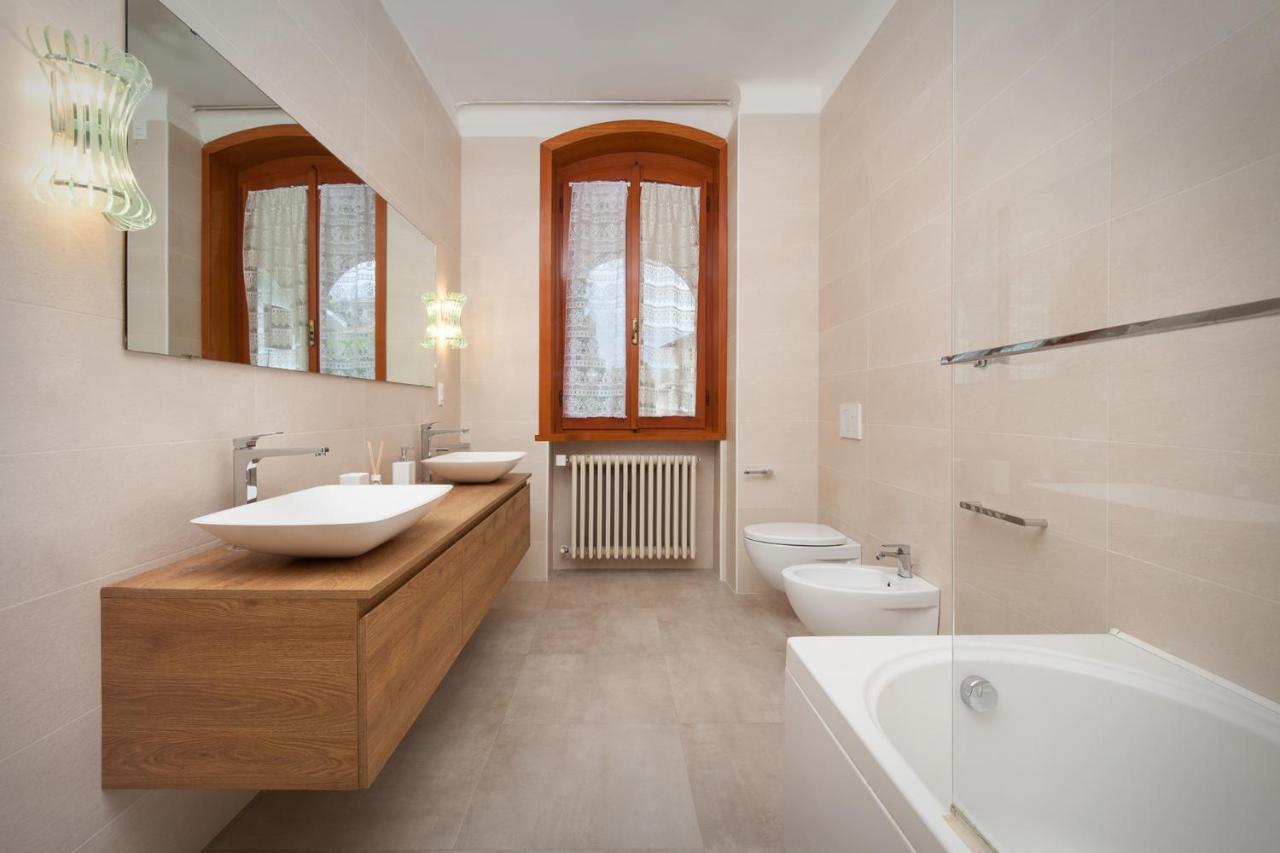 Villa Francesca-Grande Appartamento In Riva Al Lago Brenzone sul Garda Luaran gambar