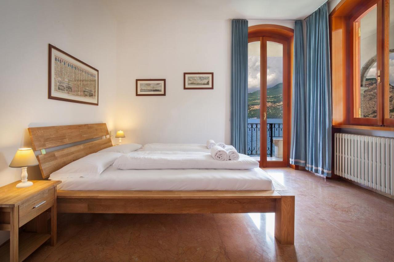 Villa Francesca-Grande Appartamento In Riva Al Lago Brenzone sul Garda Luaran gambar