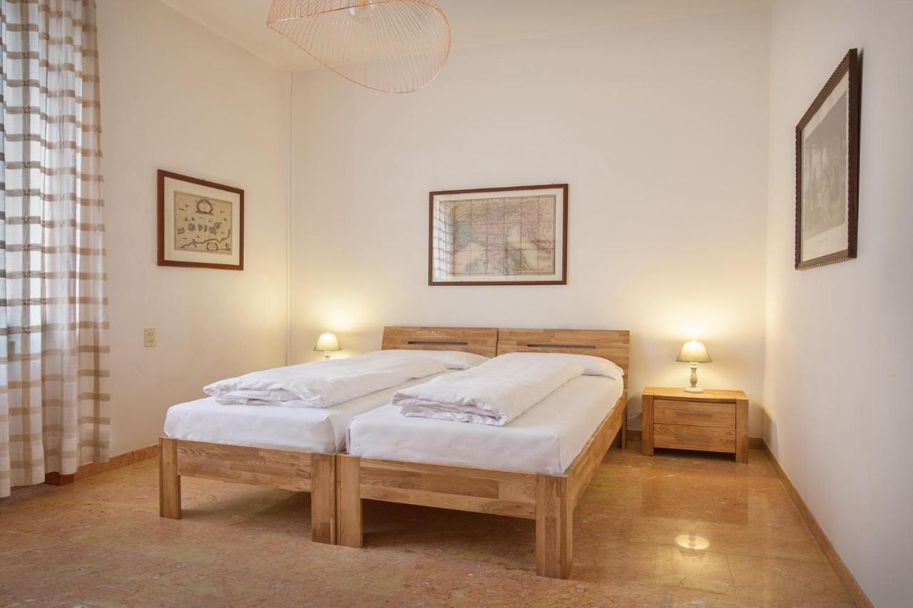 Villa Francesca-Grande Appartamento In Riva Al Lago Brenzone sul Garda Luaran gambar