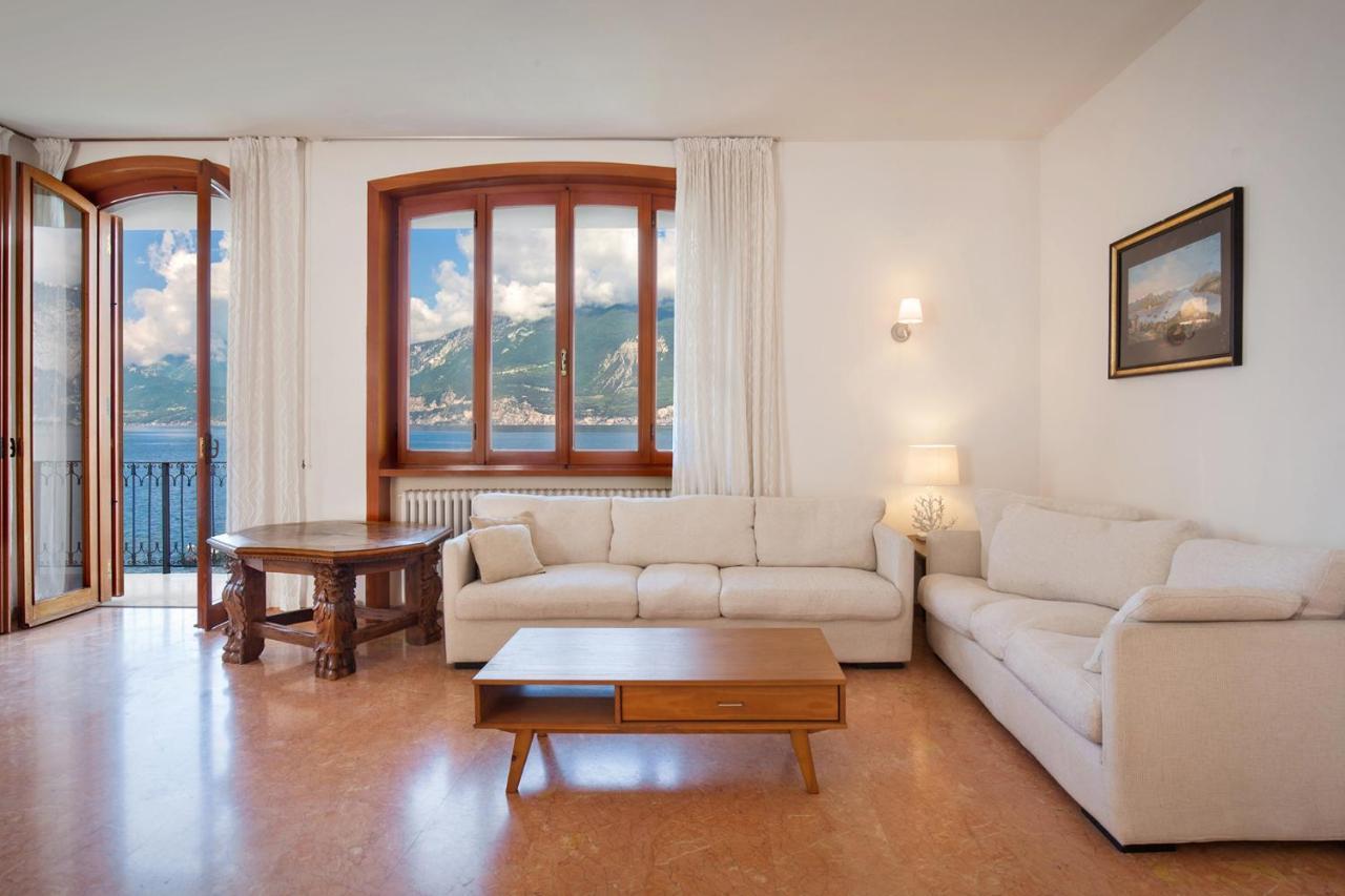 Villa Francesca-Grande Appartamento In Riva Al Lago Brenzone sul Garda Luaran gambar