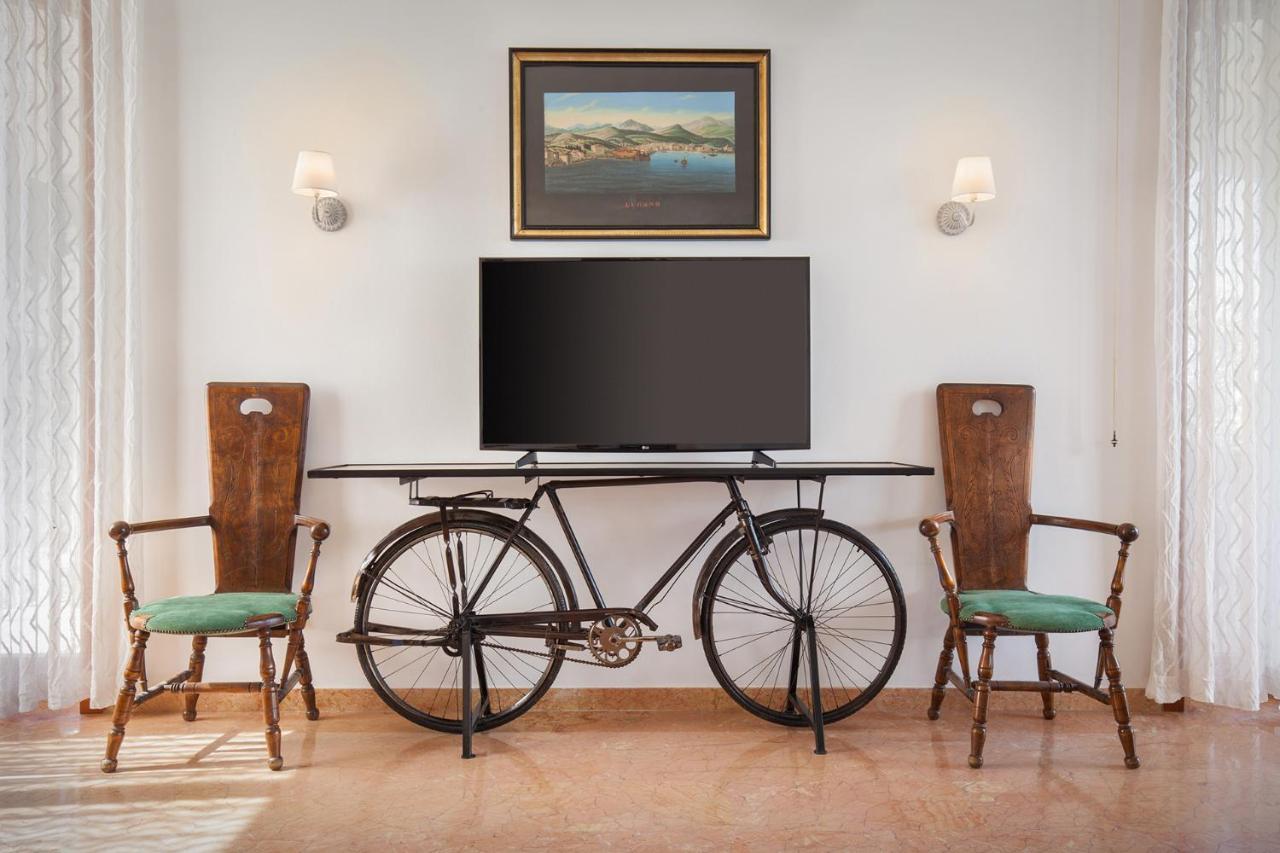 Villa Francesca-Grande Appartamento In Riva Al Lago Brenzone sul Garda Luaran gambar